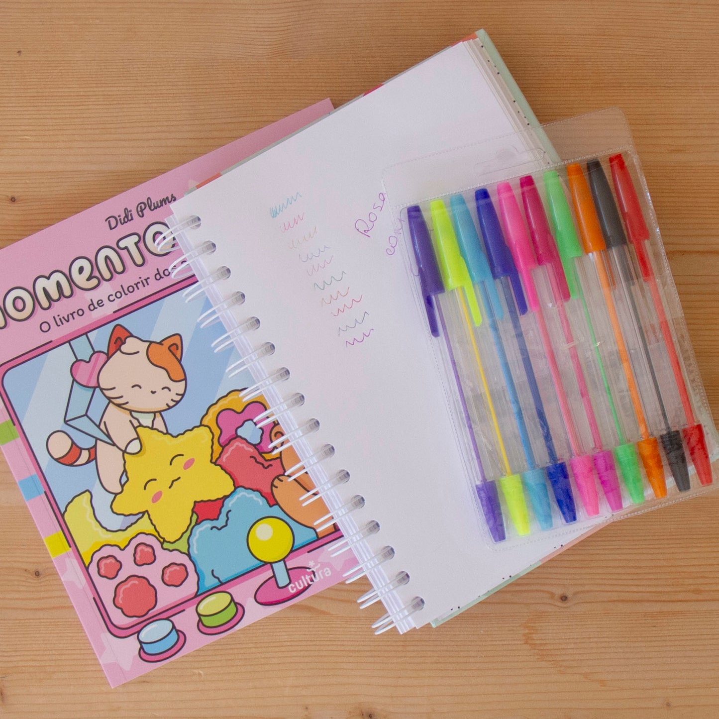 Livro de Colorir Momentos Fofos de Coco Wyo