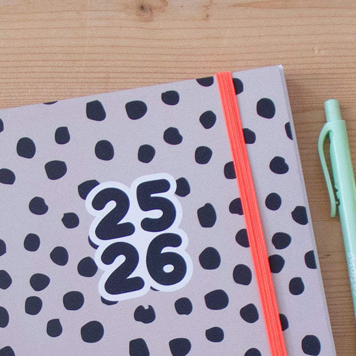 Agenda A5 Diária 2025/2026 Capa Dura DOTS