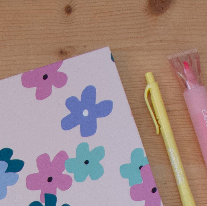 Caderno A4 Capa Dura Pautado RITA