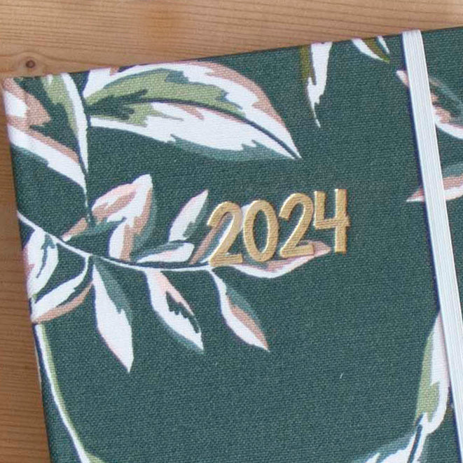 PRÉ-VENDA Agenda A5 Diária 2024 Tecido 1018