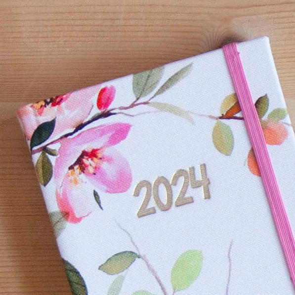 PRÉ-VENDA Agenda A6 Semanal 2024 Tecido 1001