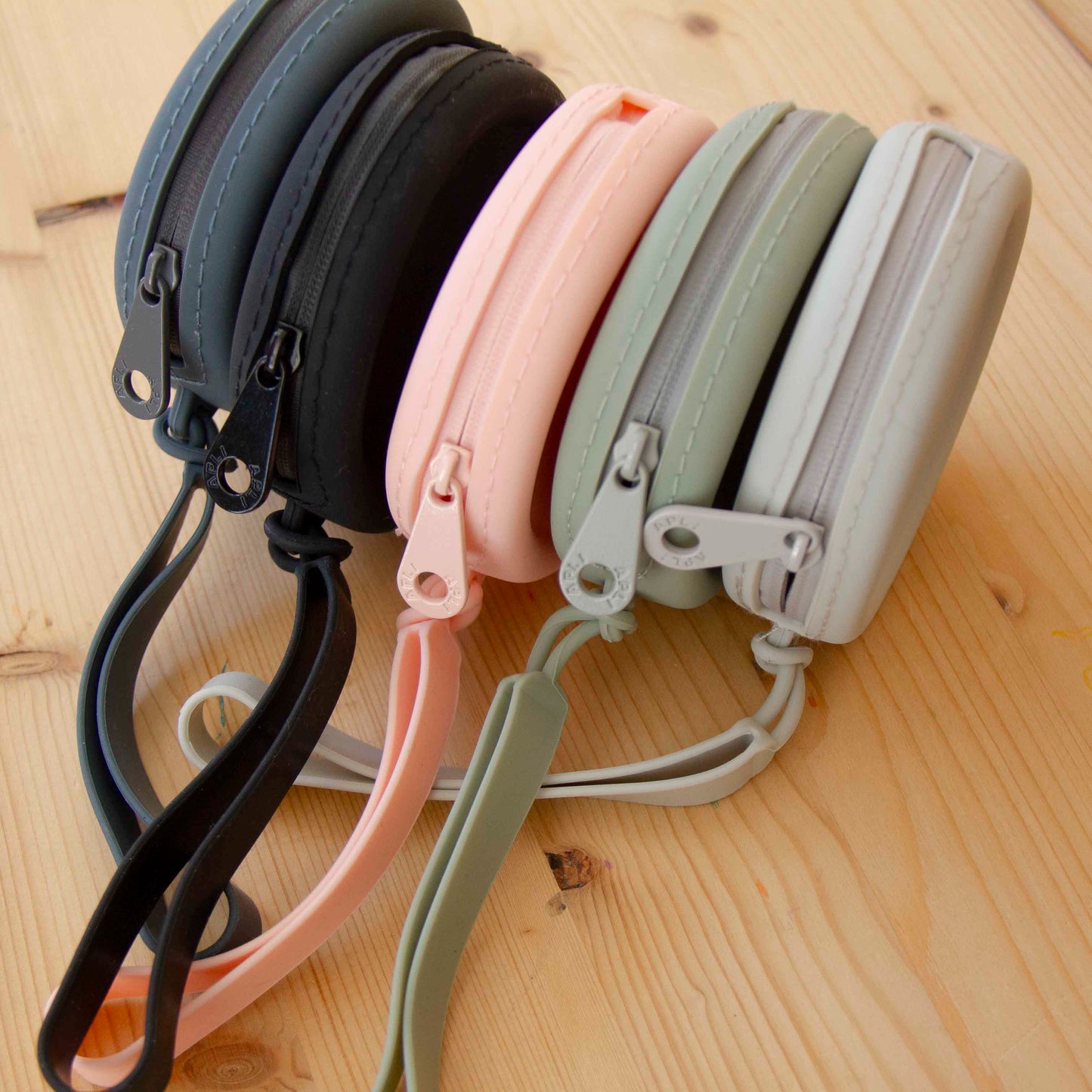 Bolsa Pequena Silicone Redonda Preta