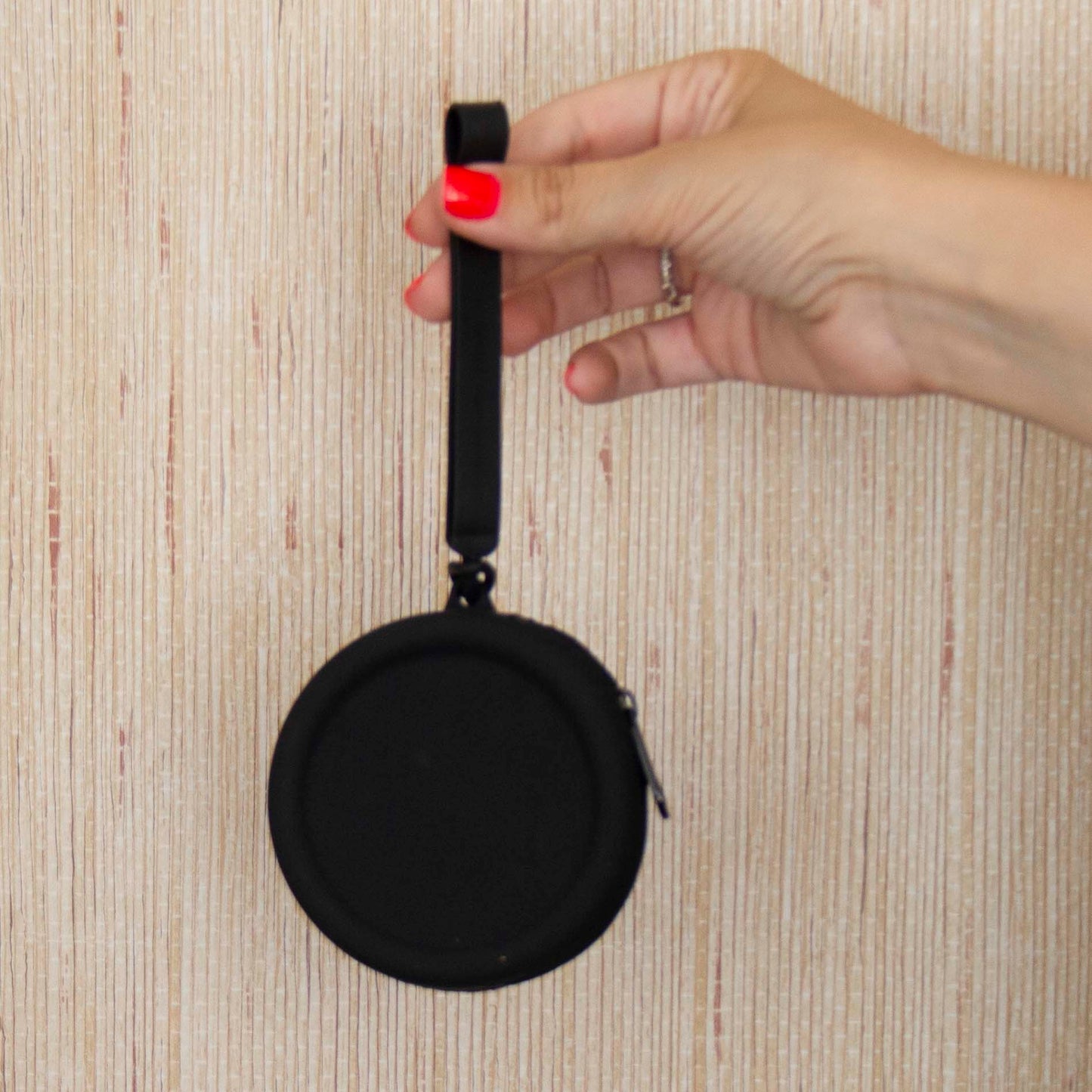 Bolsa Pequena Silicone Redonda Preta