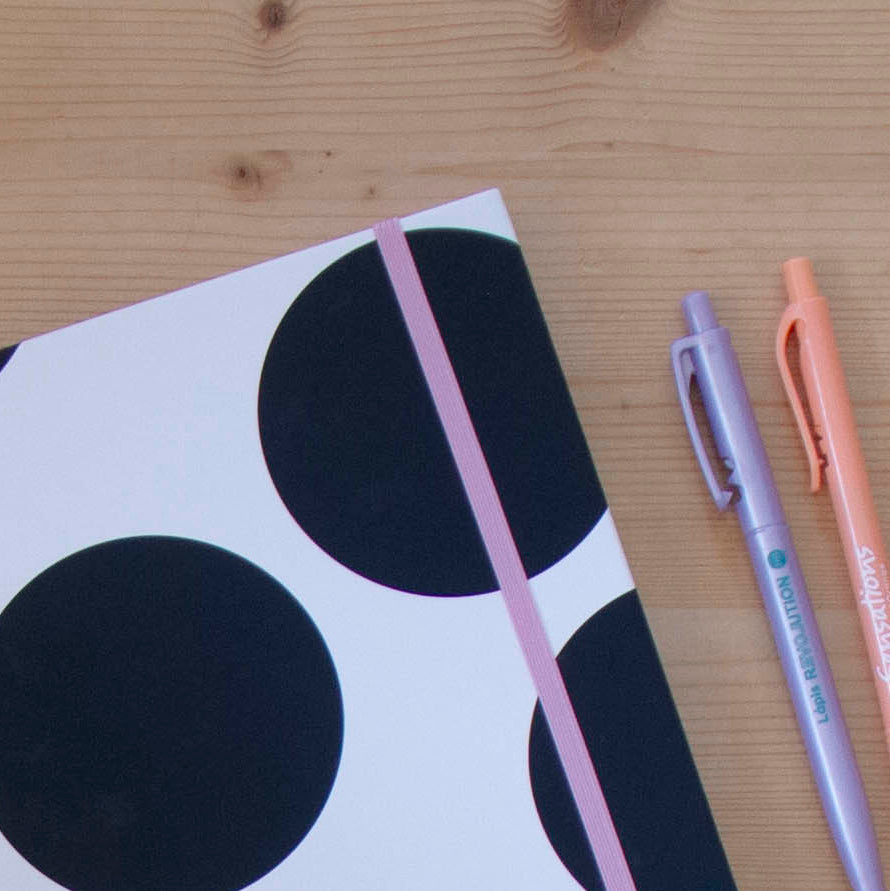 Caderno 17 x 24,5 cm (pautado) BIG DOTS BLACK