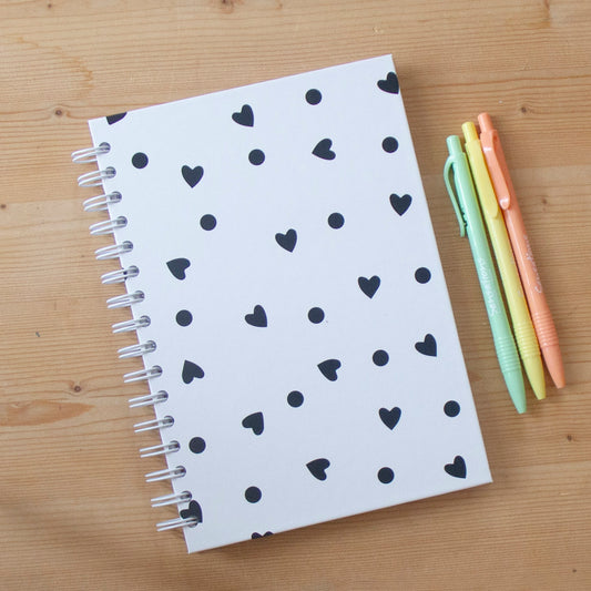 Caderno A5 Capa Dura Pautado (100 FL) BW HEARTS
