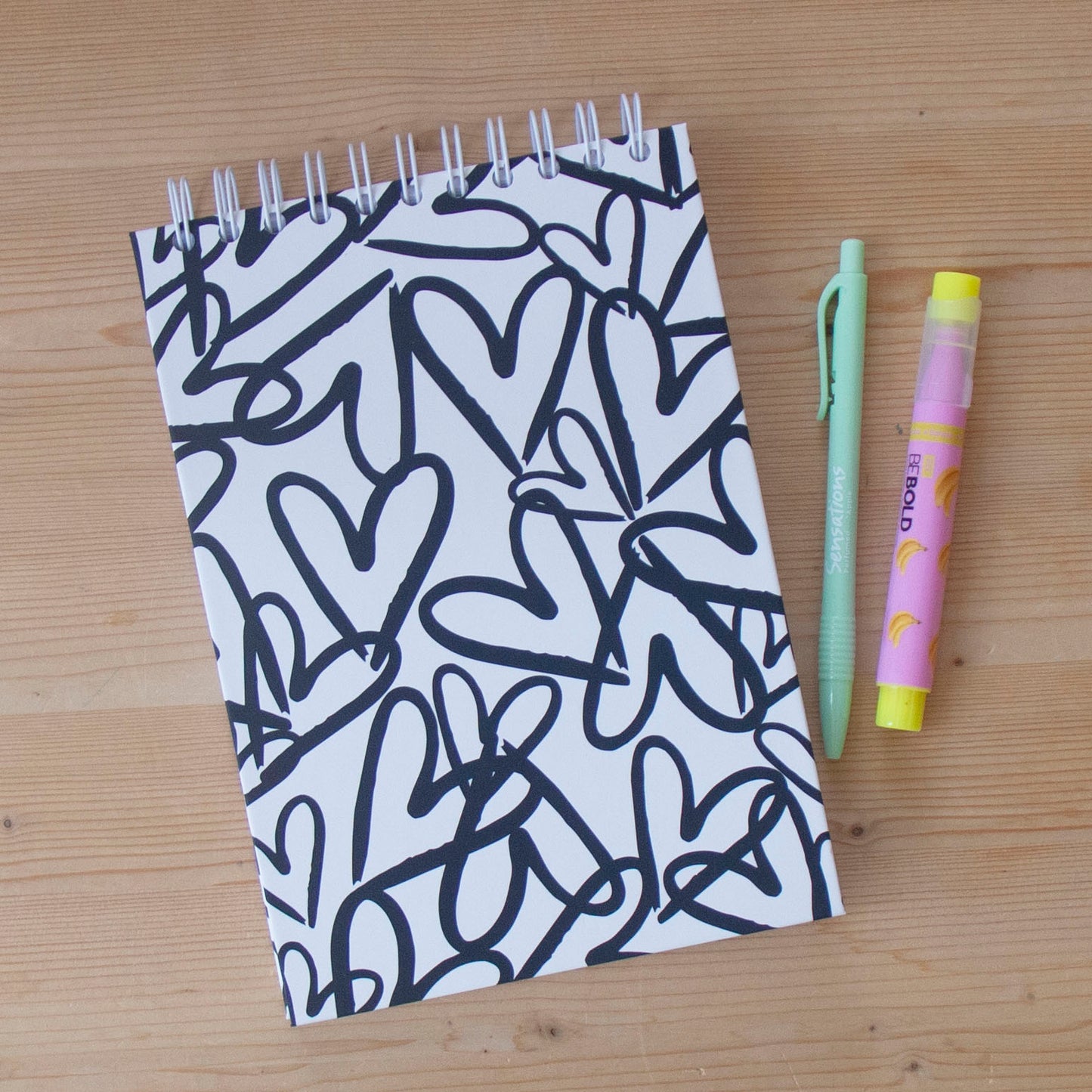 Caderno A5 Argolas Topo Capa Dura BW HEARTS