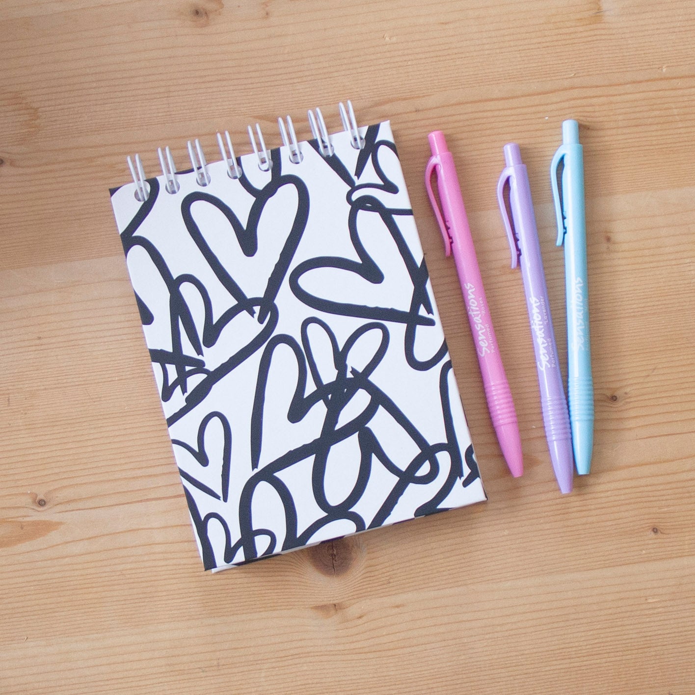 Caderno A6 Argolas Topo Capa Dura HEARTS