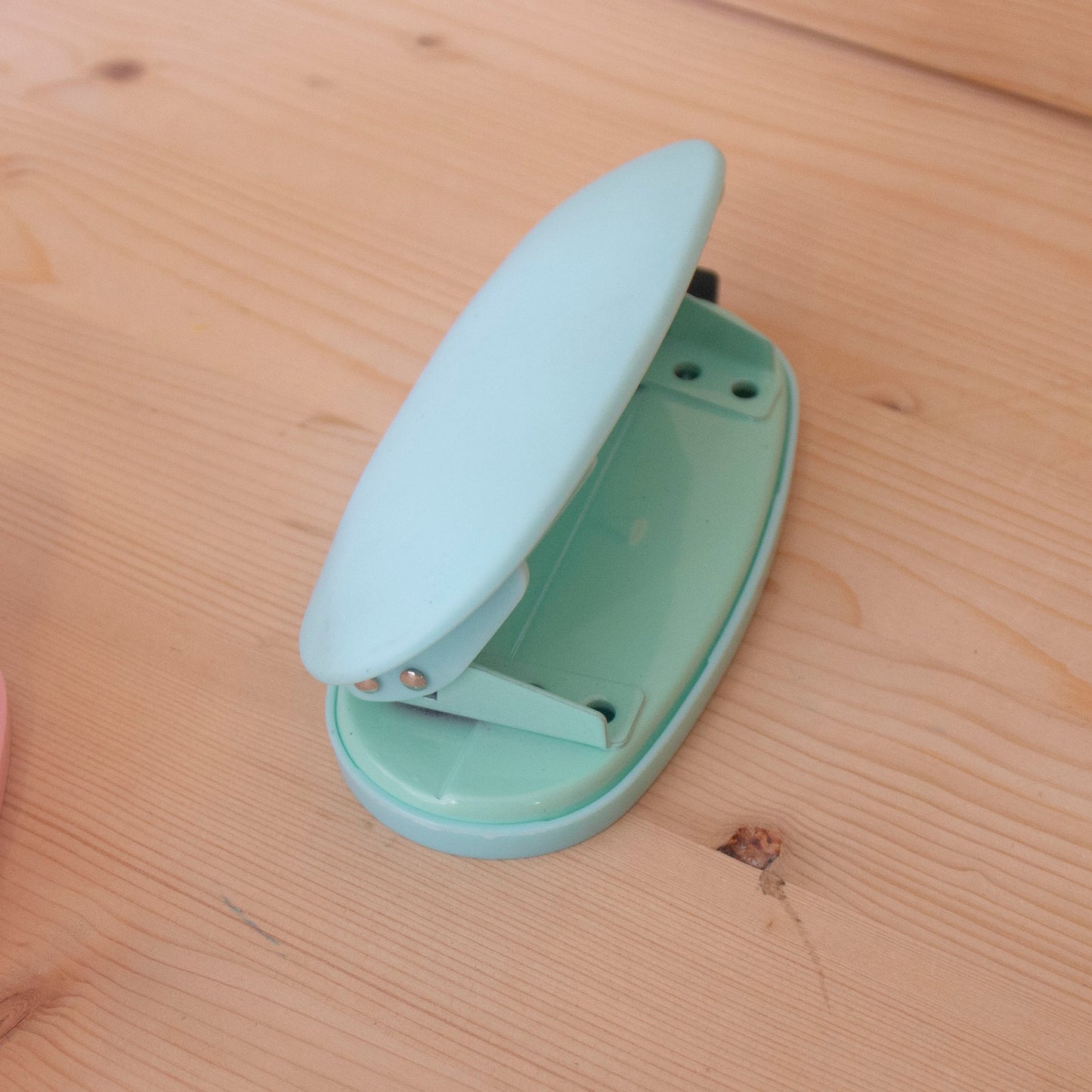 Furador 2 furos Oval Menta