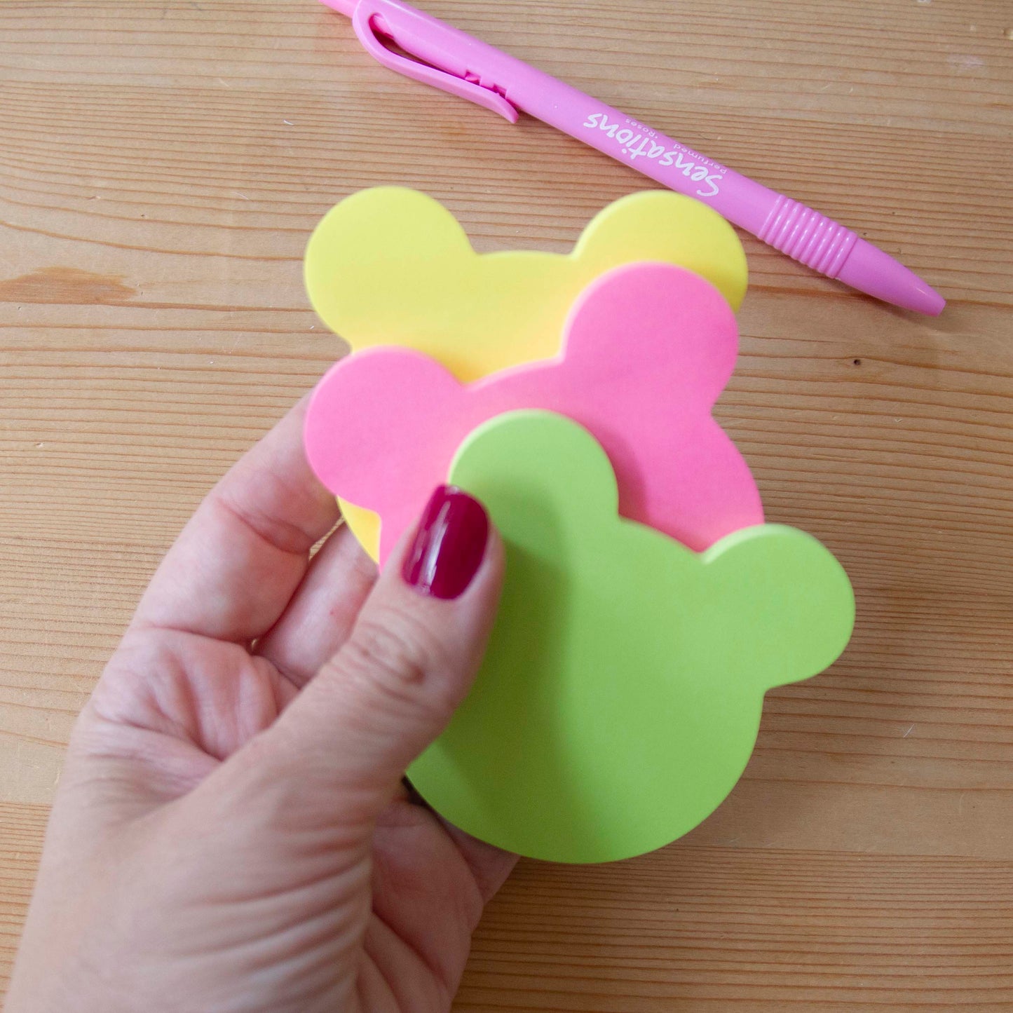 Kit 3 Sticky Notes Neon Mickey (Amarelo/Rosa/Verde