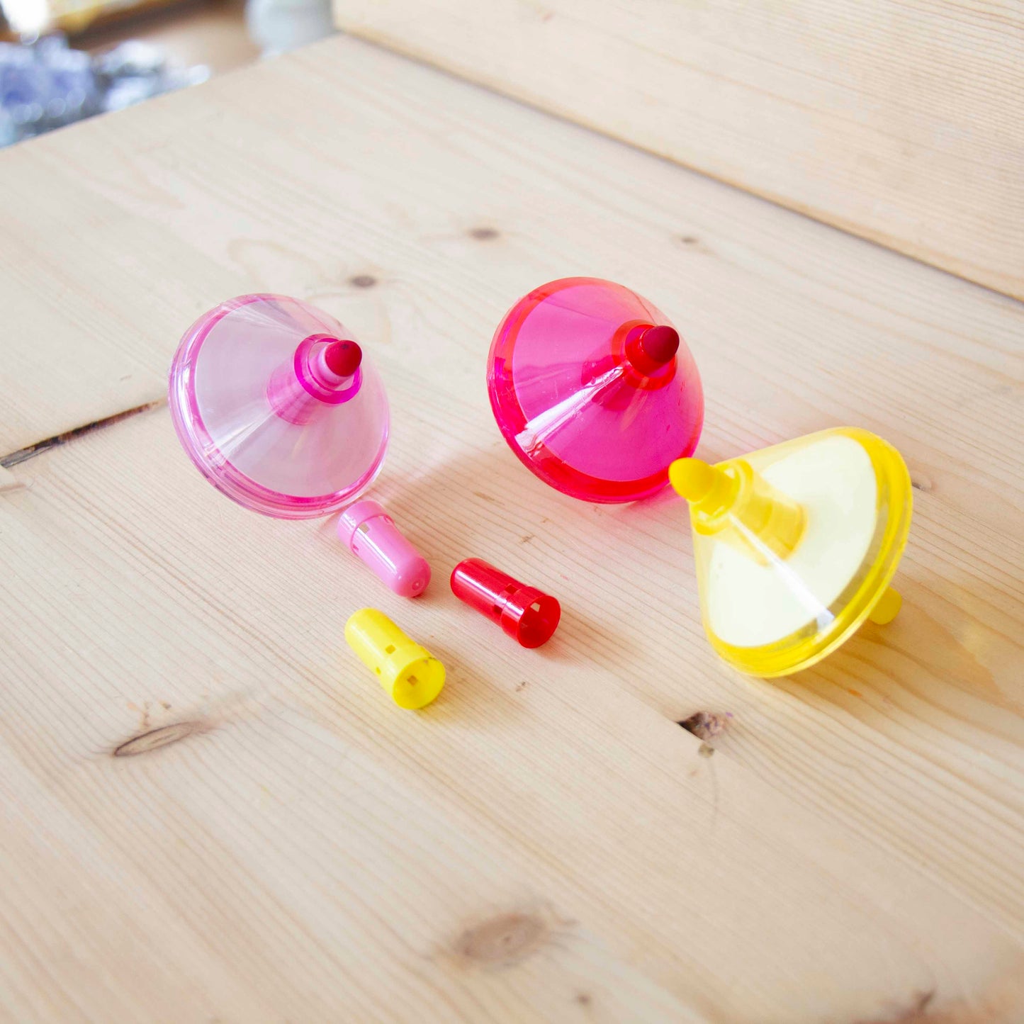 Kit 3 Piões Pintores Amarelo/Rosa/Vermelho