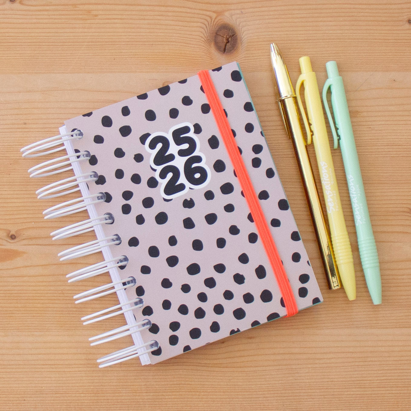 Agenda A6 Semanal 2025/2026 Capa Dura DOTS