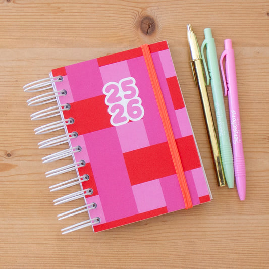 PRÉ-VENDA Agenda A6 Diária 2025/2026 Capa Dura PINK RED