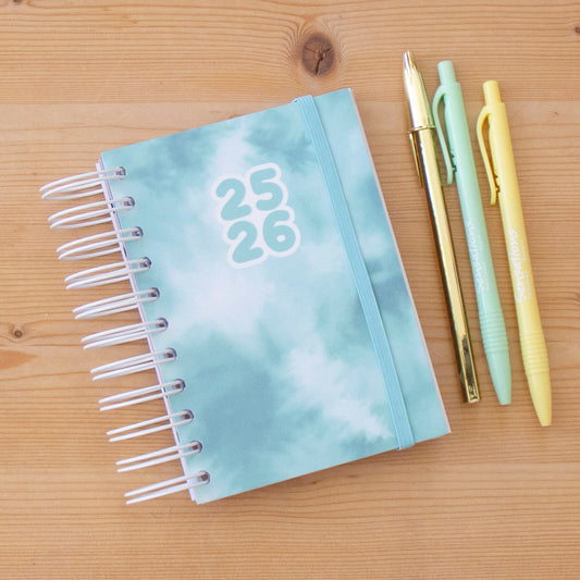 PRÉ-VENDA Agenda A6 Diária 2025/2026 Capa Dura TIE DYE MINT