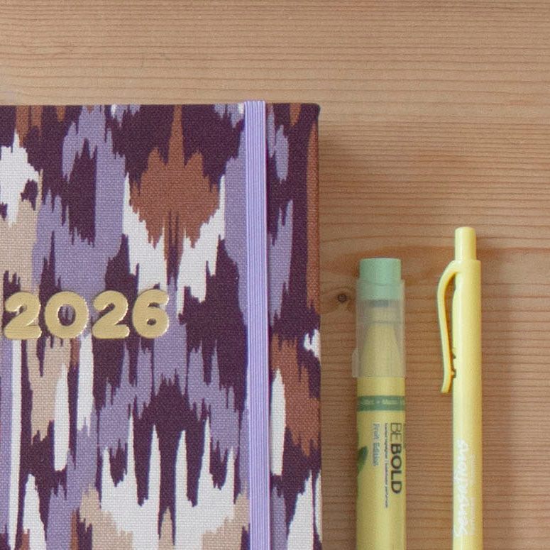 PRÉ-VENDA Agenda A5 Semanal 2026 Tecido 1003 Tribal Lilás