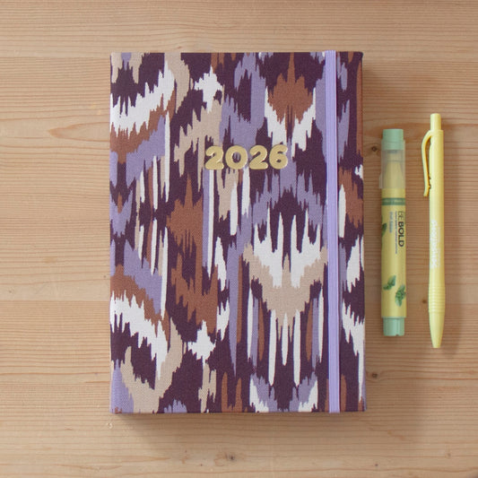 PRÉ-VENDA Agenda A5 Semanal 2026 Tecido 1003 Tribal Lilás
