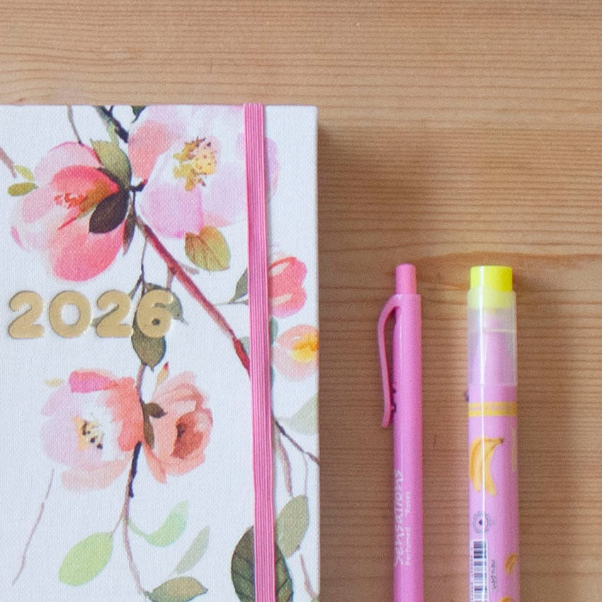 PRÉ-VENDA Agenda A5 Diária 2026 Tecido 1004