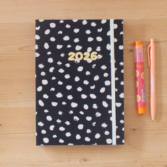 PRÉ-VENDA Agenda A5 Diária 2026 Tecido 1006