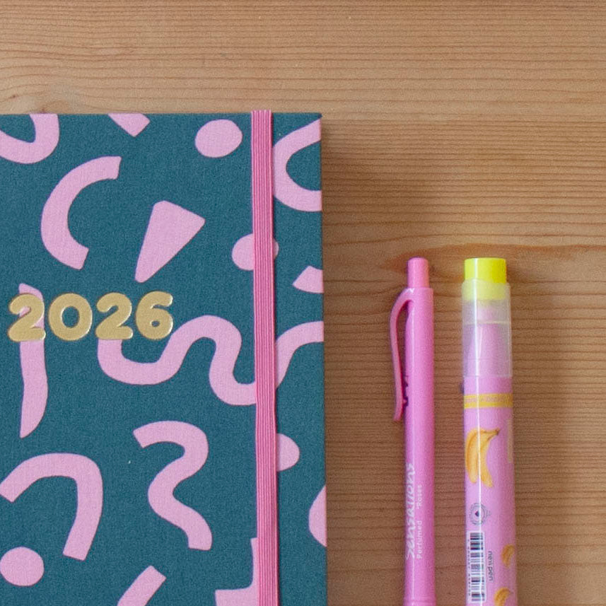 PRÉ-VENDA Agenda A5 Diária 2026 Tecido 1008