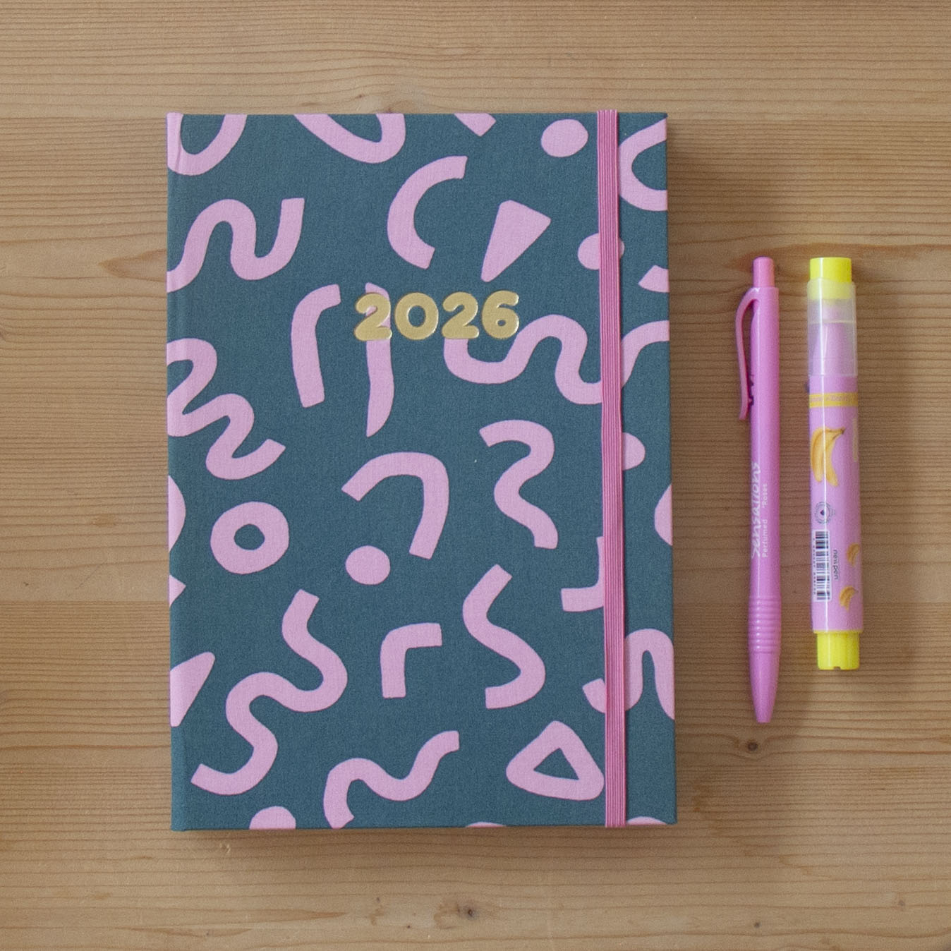 PRÉ-VENDA Agenda A5 Diária 2026 Tecido 1008