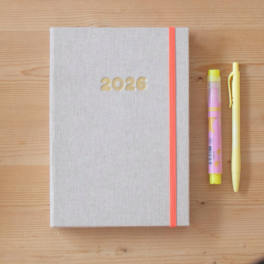 PRÉ-VENDA Agenda A5 Diária 2026 Tecido 265