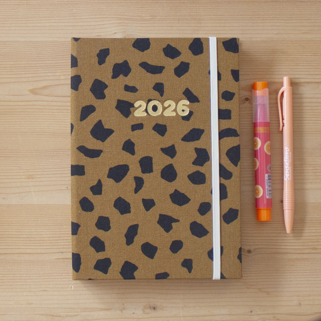 PRÉ-VENDA Agenda A5 Diária 2026 Tecido Brownie