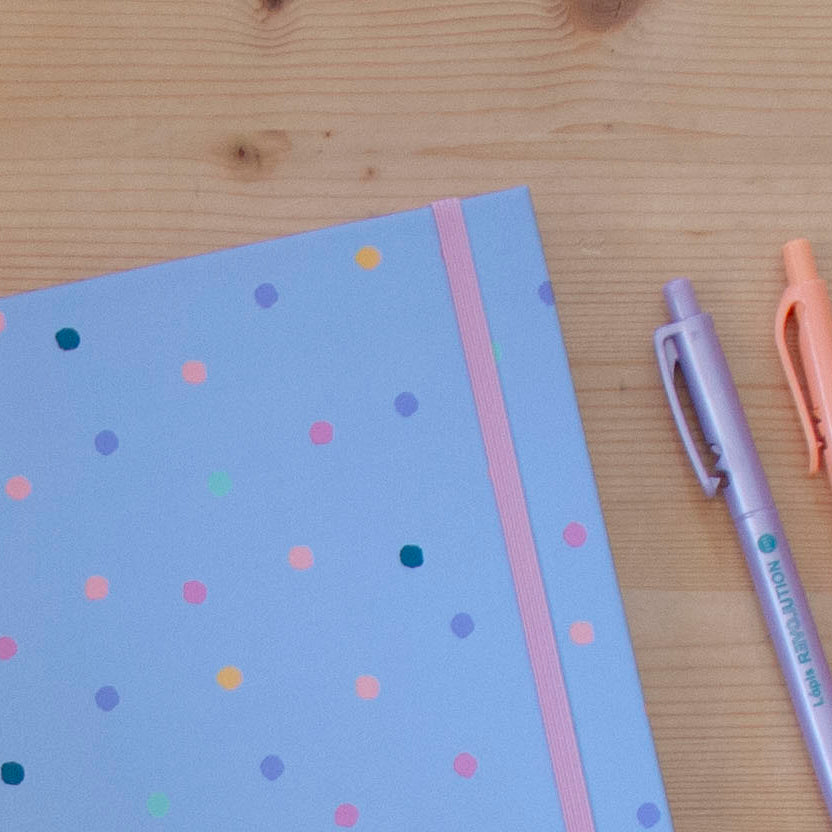 Caderno 17 x 24,5 cm (liso) COLOR DOTS