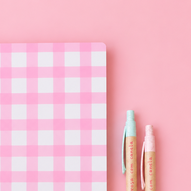 Caderno Agrafado A4 PET Pautado VICHY ROSA