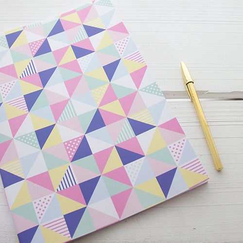 Caderno Agrafado A4 QUADRICULADO Happy Triangles