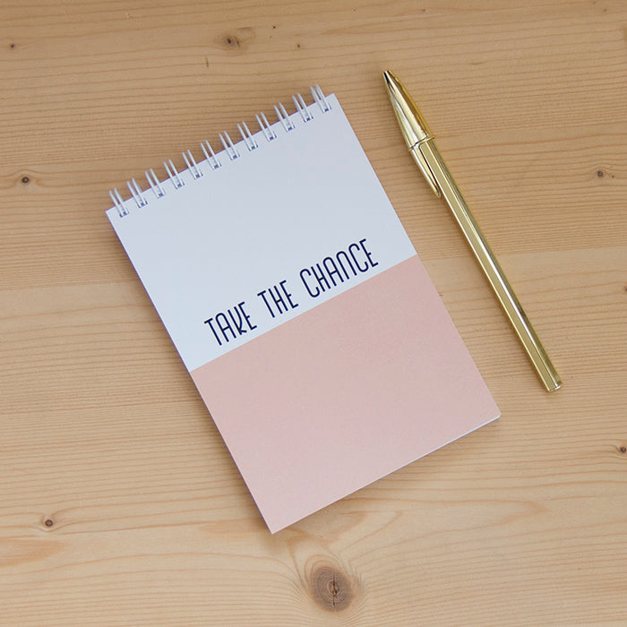 Caderno A6 Argolas Topo Capa Mole TAKE THE CHANCE