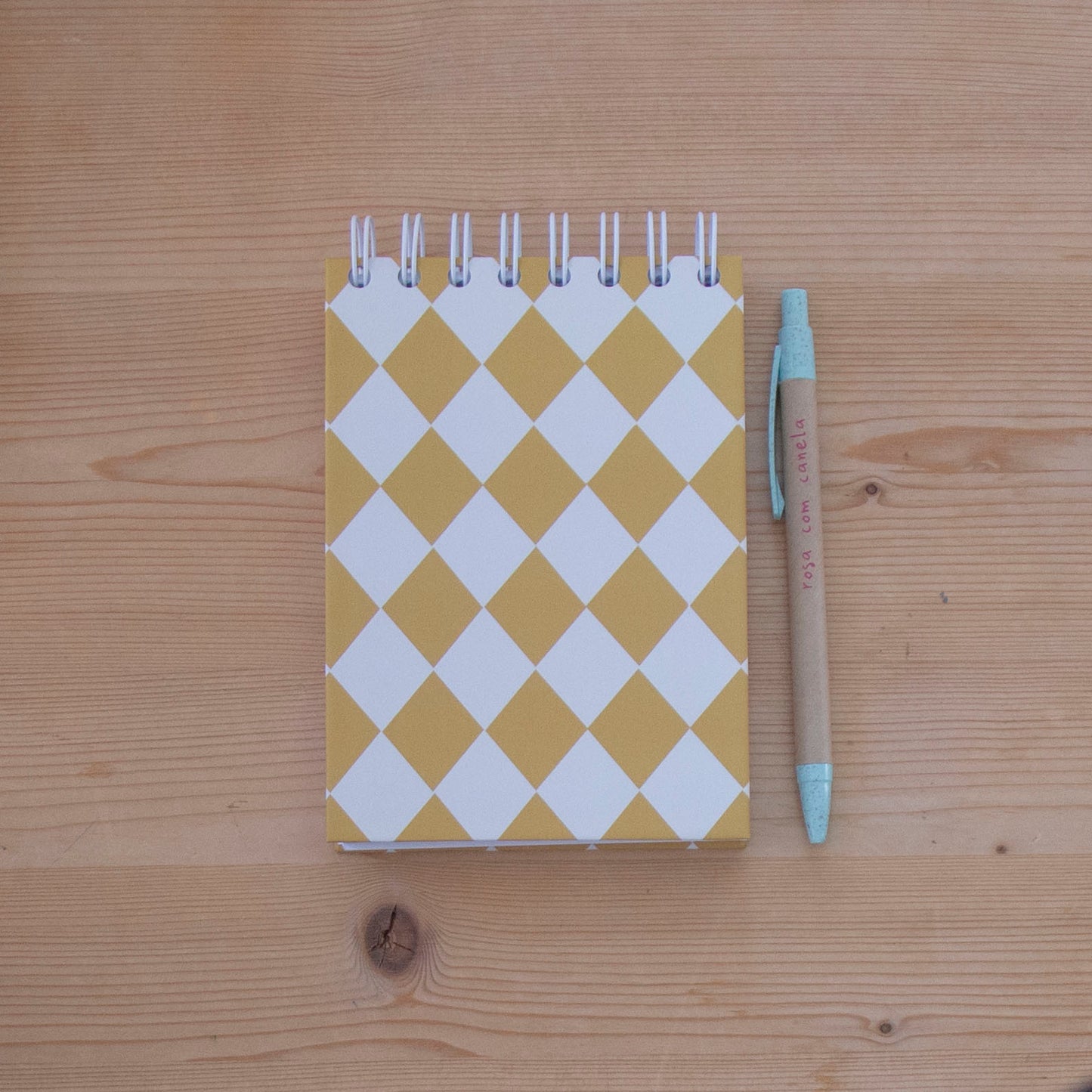 Caderno A6 Argolas Topo (LISO) CLASSIC YELLOW
