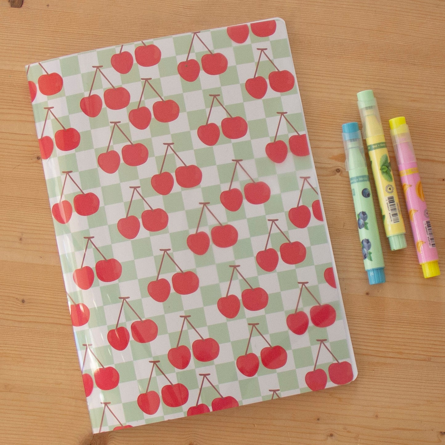 Caderno Agrafado A4 PET Pautado CHERRY
