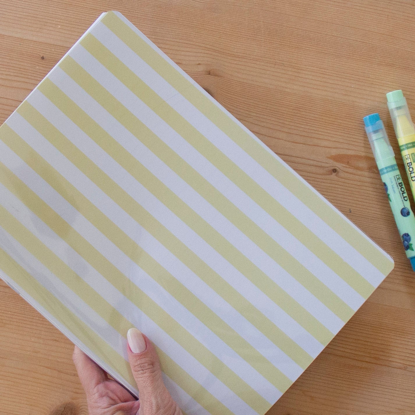 Caderno Agrafado A4 PET Pautado YELLOW STRIPES