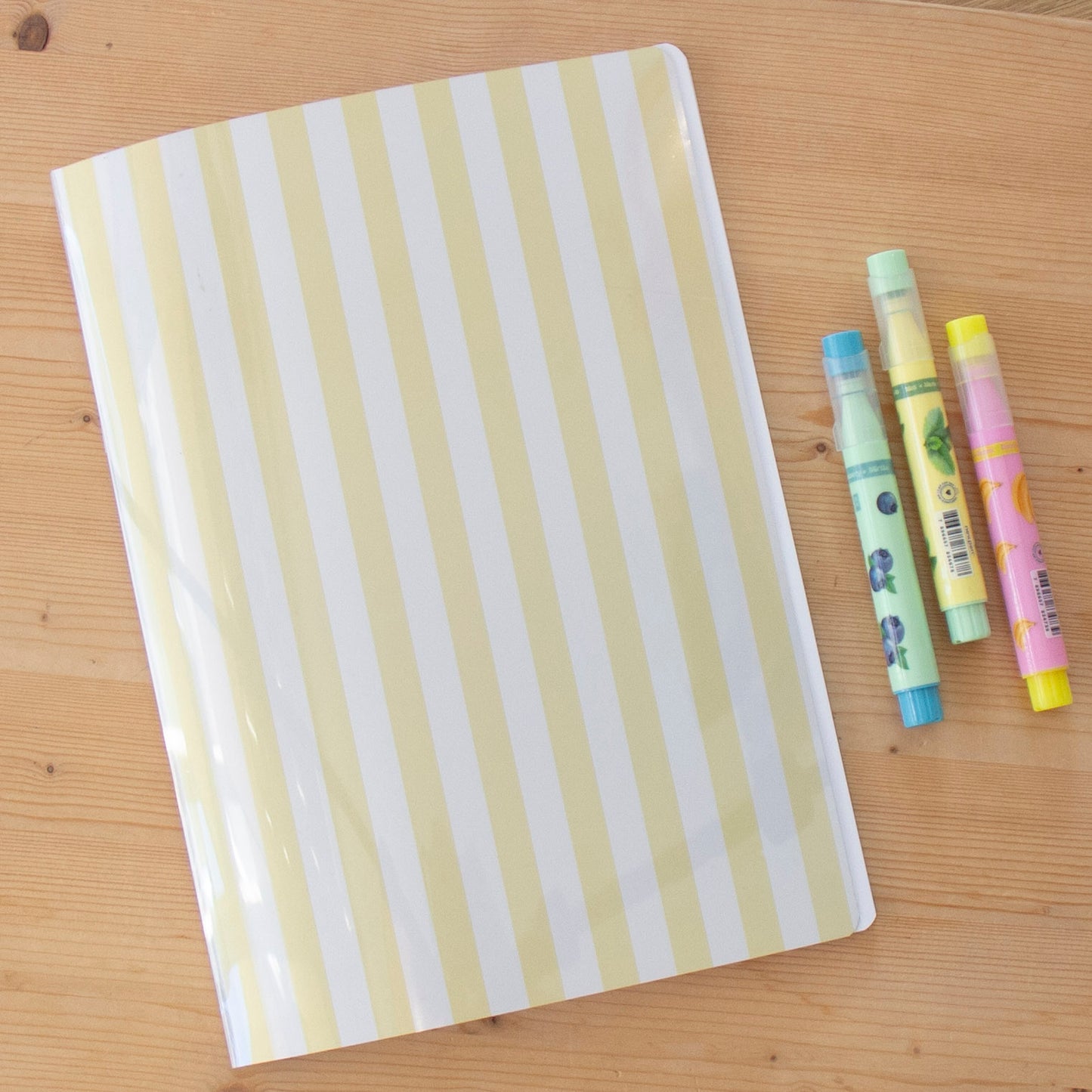 Caderno Agrafado A4 PET Pautado YELLOW STRIPES