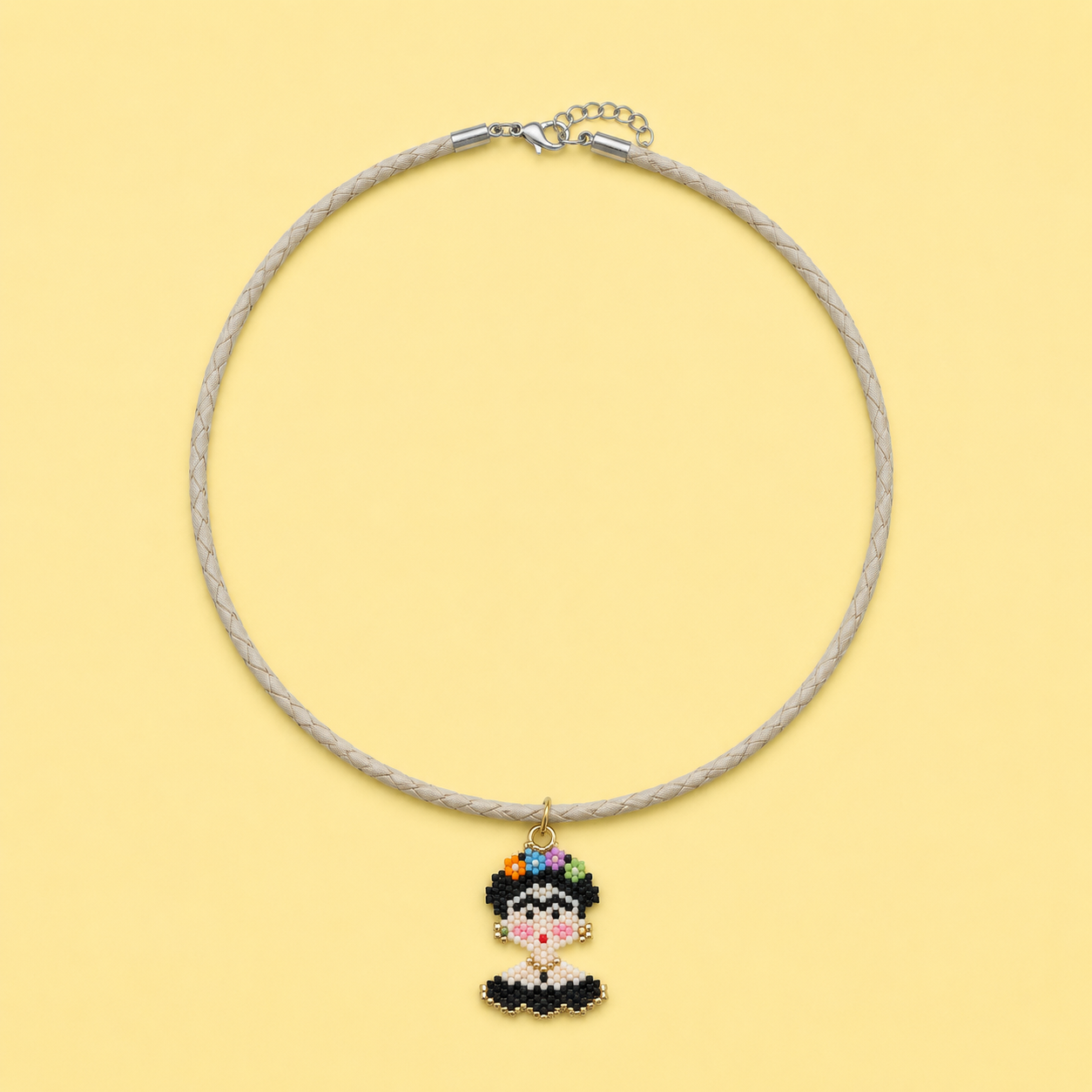Colar com pendente em missangas FRIDA KAHLO