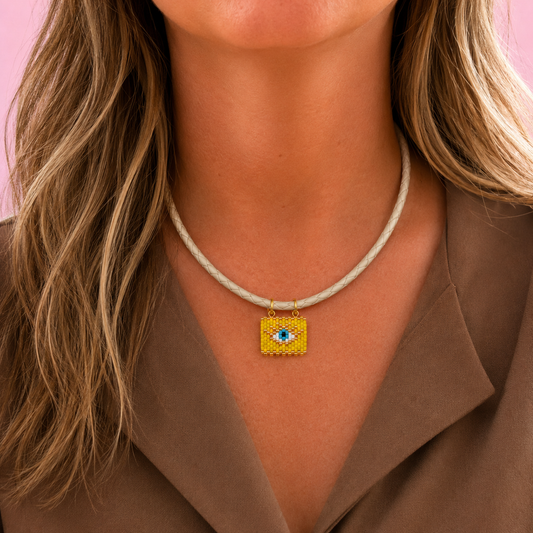 Colar com pendente em missangas OLHO TURCO AMARELO
