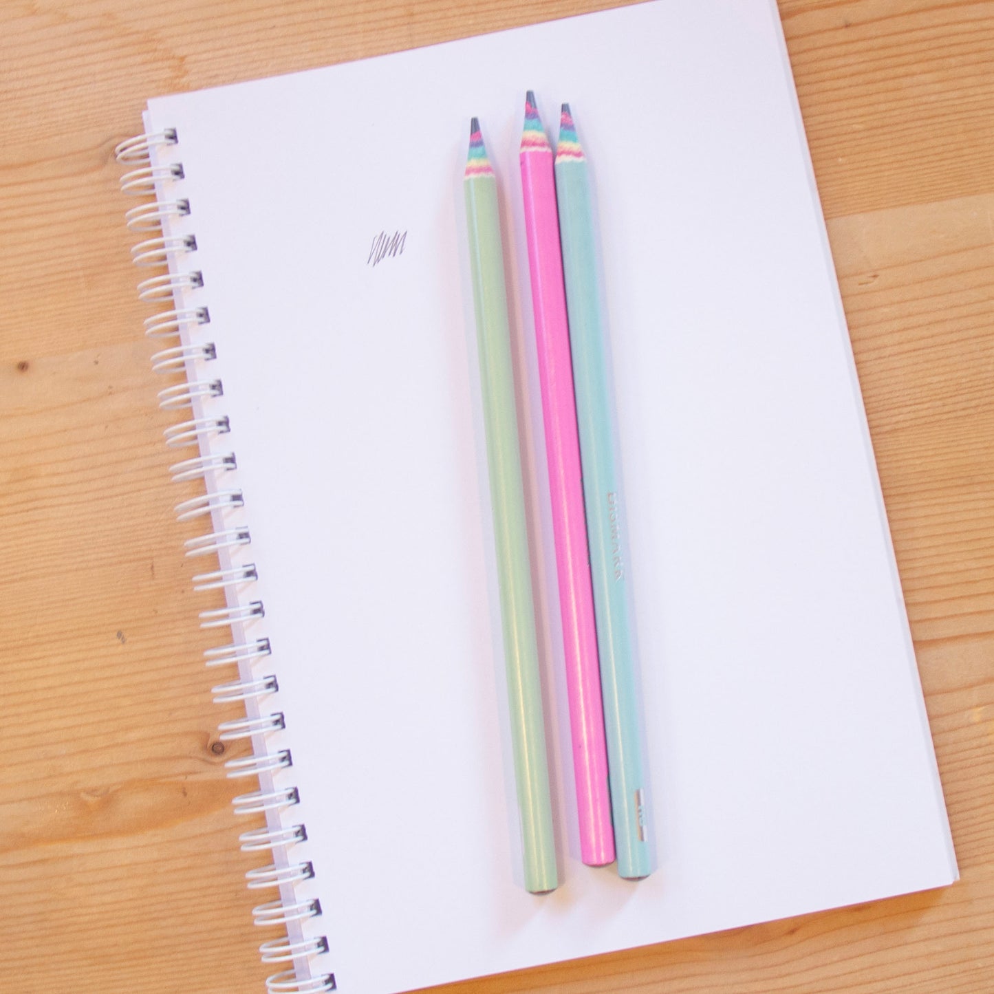 Kit 3 Lápis Simples HB Arco Ìris