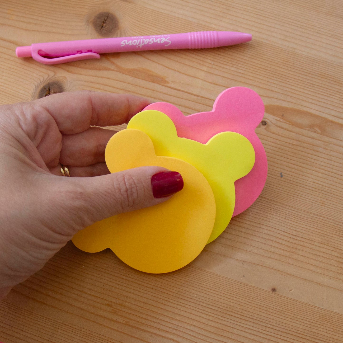 Kit 3 Sticky Notes Neon Mickey (Amarelo/Laranja/Rosa)