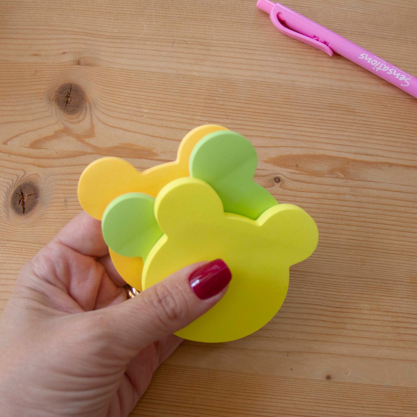 Kit 3 Sticky Notes Neon Mickey (Amarelo/Laranja/Verde)